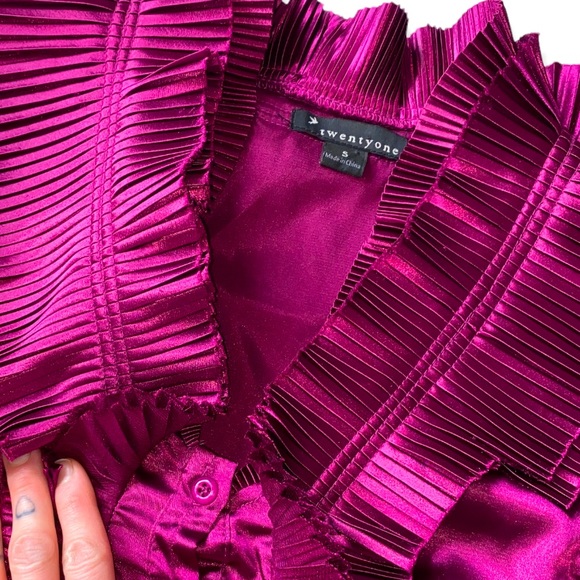 Twenty one ruffle collar sleeveless blouse silky *deep purple - Picture 3 of 6